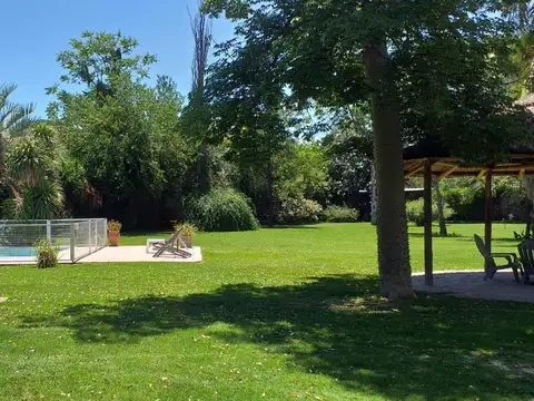 Casa en Venta con 3 cocheras