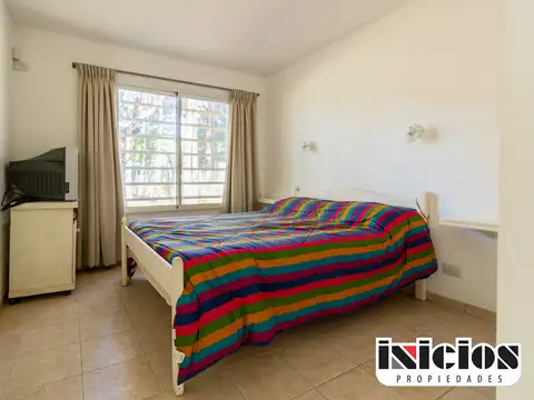 Chalet 2 Ambientes con Quincho y Cochera - C418