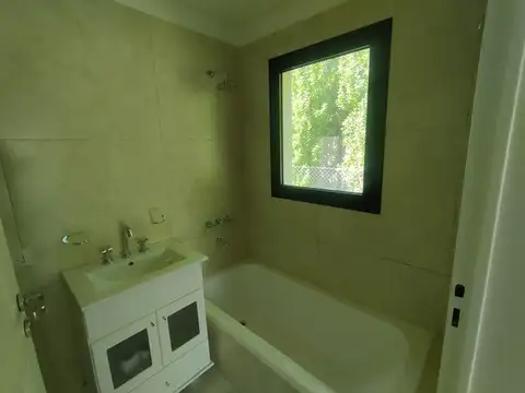 Excelente Casa De 3 Dormitorios En Lagoon Pilar!