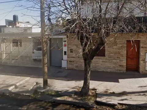 CASA 3 AMBIENTES EN VENTA EN GRAL BUSTOS CON PATIO