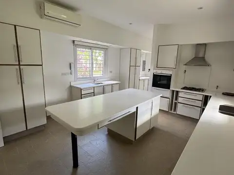 VENDO CASA– CALLE COLOMBIA- SAN LORENZO, SALTA