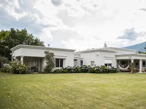 VENDO CASA– CALLE COLOMBIA- SAN LORENZO, SALTA