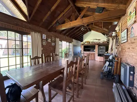 Casa 5 ambientes con 3 baños