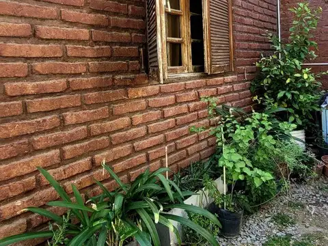 Casa 6 ambientes con 2 baños