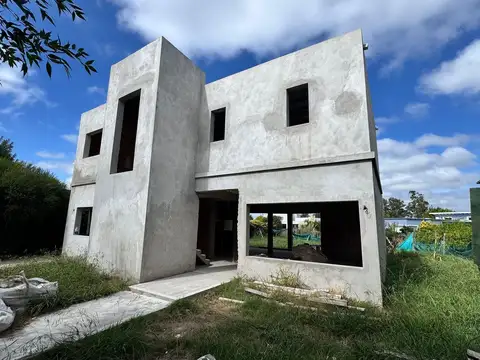 5 AMBIENTES A TERMINAR BARRIO HARAS SANTA MARIA