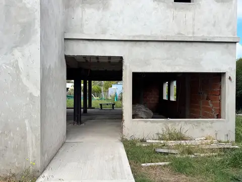 Casa 5 ambientes con 2 baños