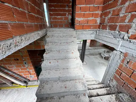5 AMBIENTES A TERMINAR BARRIO HARAS SANTA MARIA