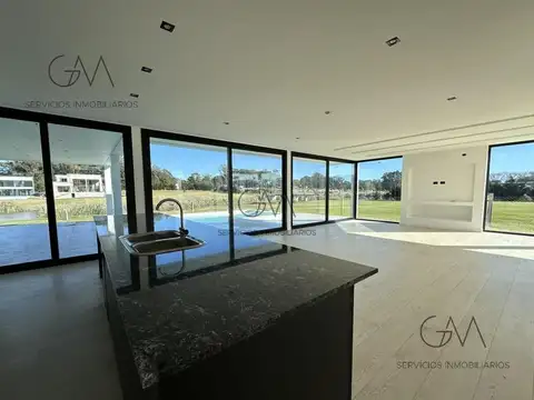 Casa 5 ambientes con 3 baños