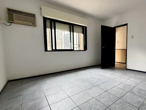 Casa de pasillo de 2 dormitorios en venta en La Tablada