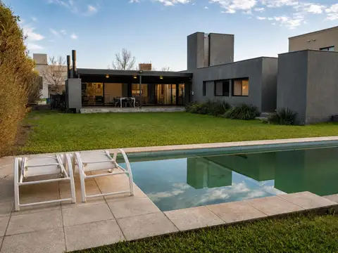 Casa Puerto Roldan una planta 3 dormitorios   pileta