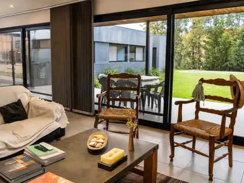 Casa 6 ambientes con 3 baños