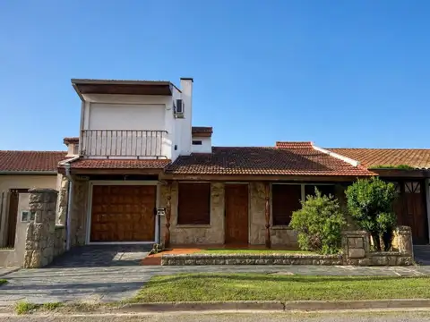 Casa de 4 ambientes- Barrio Aeronáutico- Ituzaingó