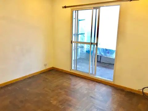 PH 2 Ambientes Sin Expensas a 5 Cuadras Avda con 2 Patios