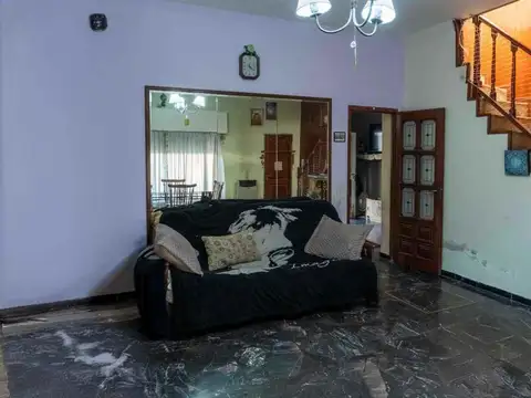 Casa 6 ambientes con 1 baño