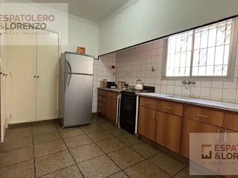Casa 5 ambientes con 2 baños