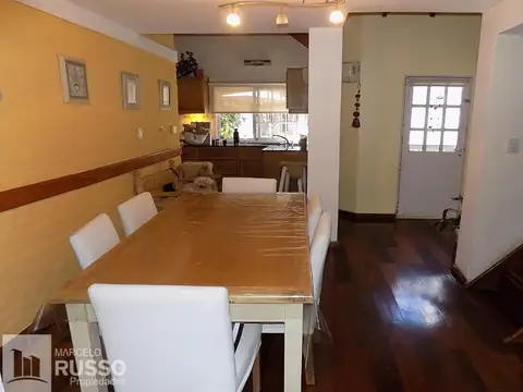 Casa en Venta con 2 cocheras