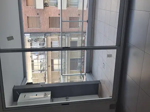 Gran Ambiente divisible con 2 ventanas al frente con balcon aterrazado y excelentes terminaciones APTO PROF