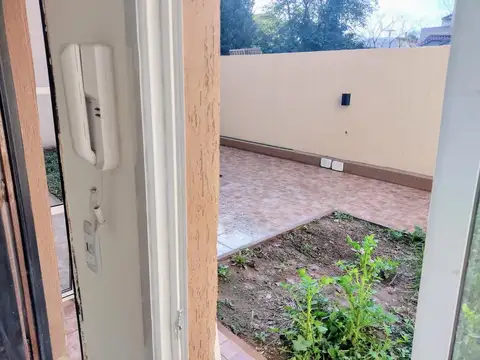 Depto Tipo Casa en Venta en Castelar Norte, USD 51.000