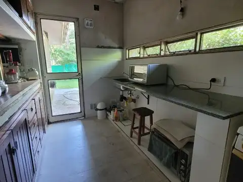 Casa 6 ambientes con 2 baños