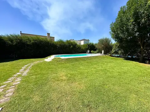 CASA EN VENTA 6 AMBIENTES EN CANNING LOS TALAS