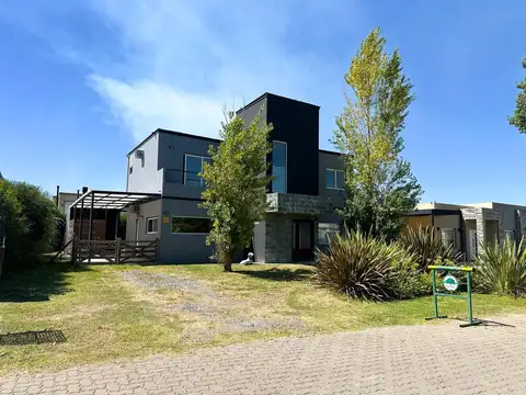 Casa en Venta en Tristan Suarez, USD 209.000