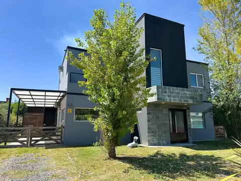 Casa en Venta con 5 cocheras