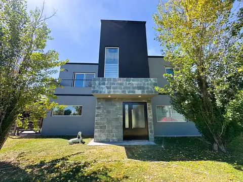 Casa 6 ambientes con 3 baños