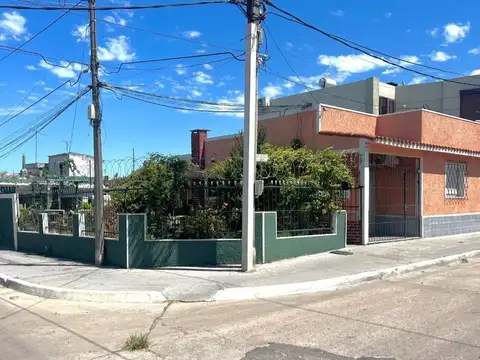 Venta casa Pando 2 o 3 dormitorios jardin y garaje