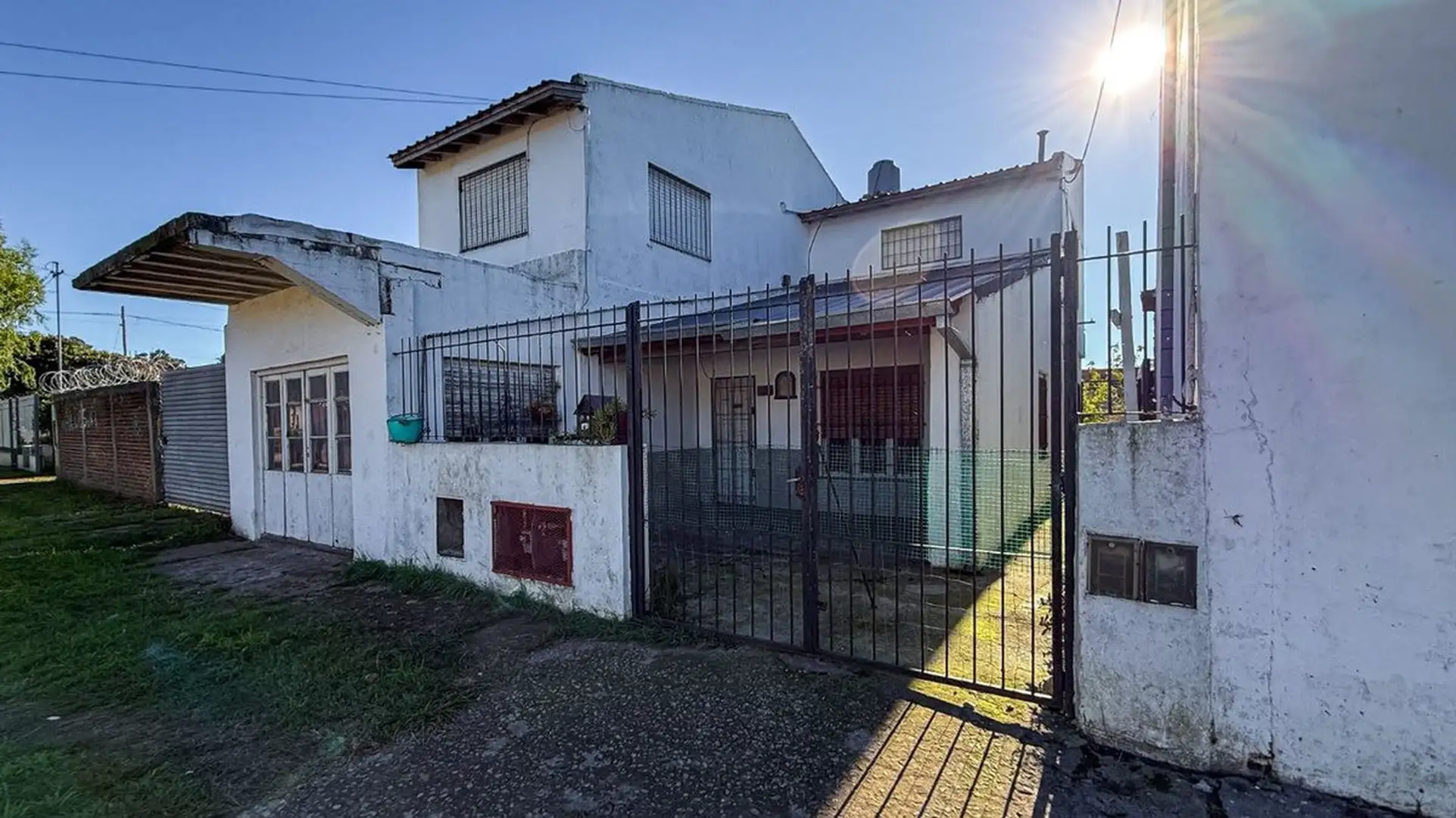 Casa 2 amb con garage y departamento 3 amb, 153m² — Gral. San Martín