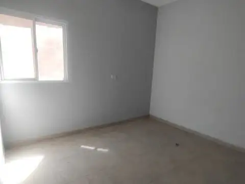 Depto Tipo Casa en Alquiler en Avellaneda, $ 700.000