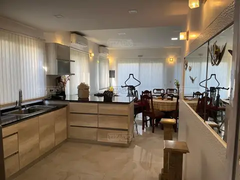 Casa 5 ambientes con 4 baños