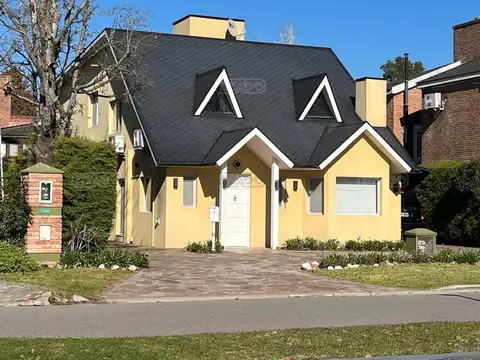Casa Chalet  en Venta en Banco Provincia, Francisco Álvarez, Moreno