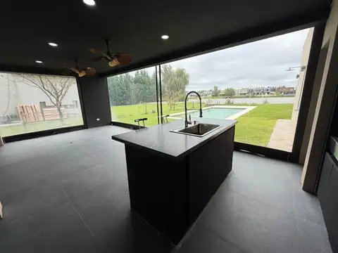 Venta Casa 4 ambientes al lago Country Santa Rita