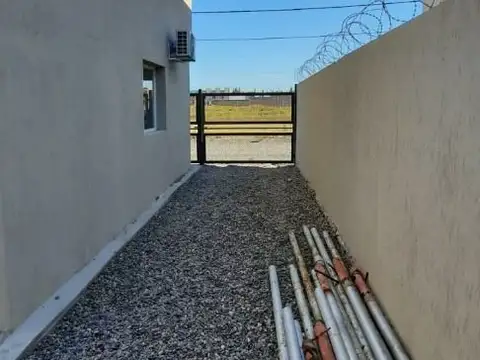 Casa en Alquiler con 2 cocheras