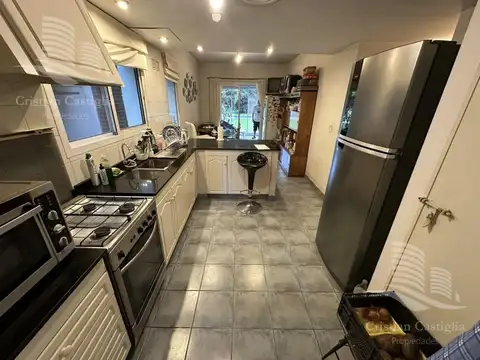 Casa 6 ambientes con 4 baños