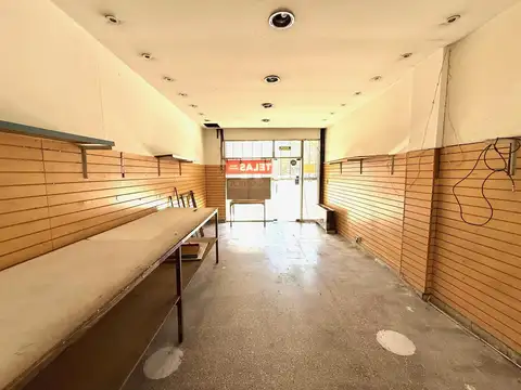 100m2 - LOCAL SOBRE AVENIDA FOREST Esq. F. LACROZE!
