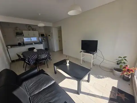 Semipiso moderno de 3 ambientes al frente con cochera
