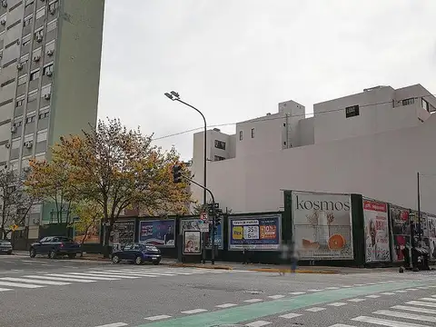 Terreno en esquina sobre Av Independencia