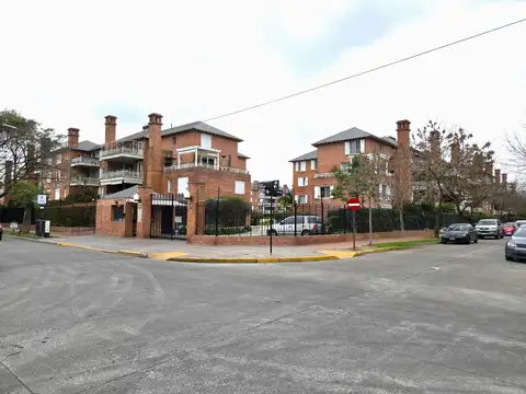 Nicolás Avellaneda 1600