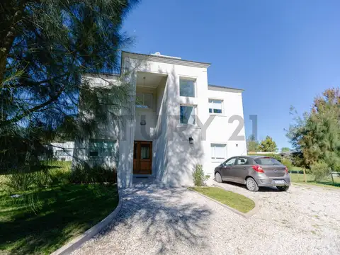 Casa 5 ambientes con 2 baños