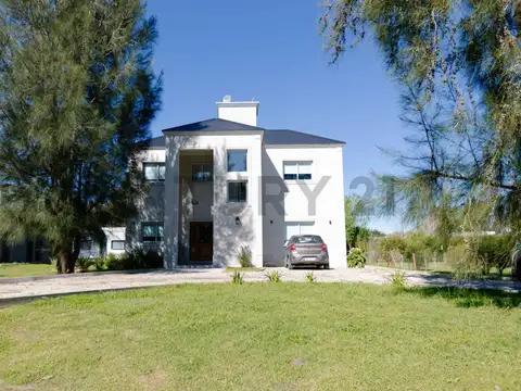 Casa en venta en Altos de Brandsen
