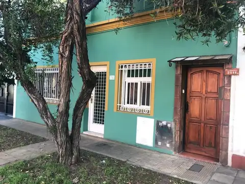 PH PLANTA BAJA, 2 DORM, CON PEQUEÑO JARDIN Y PATIO!