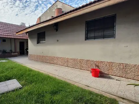 Casa 4 ambientes con 1 baño