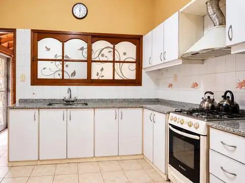 Casa en Venta con 2 cocheras