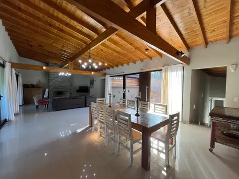 Casa en Alquiler Temporal con 4 cocheras