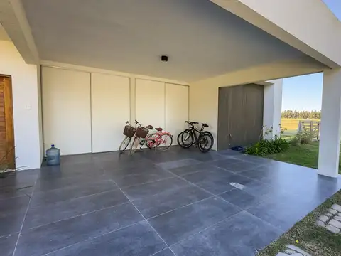 Casa 4 ambientes con 3 baños
