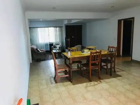 Casa 5 ambientes con 3 baños