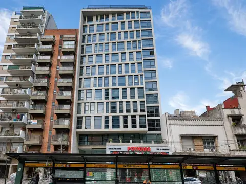 Oficina con cochera en Belgrano | Edificio de Categoría | Seg 24 hs