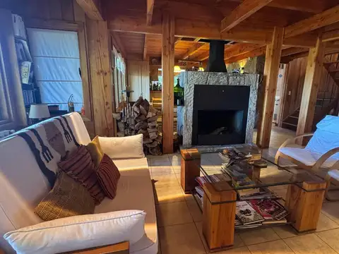 Casa 6 ambientes con 4 baños