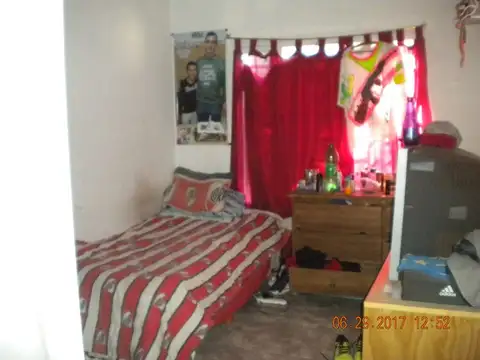 Casa de tres dormitorios sobre terreno de 10mt de frente por 30mt